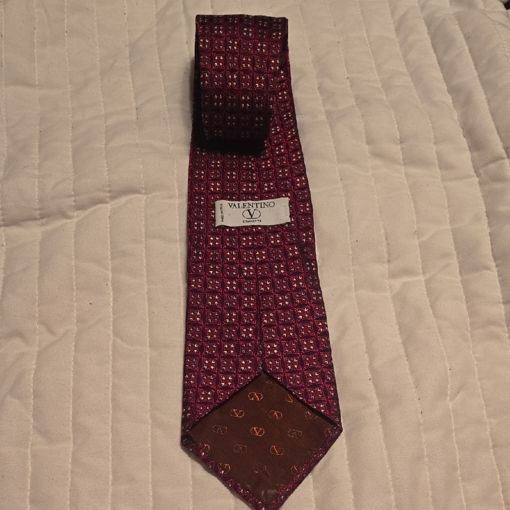 Valentino Cravatte Silk Tie | Geometric Medallion